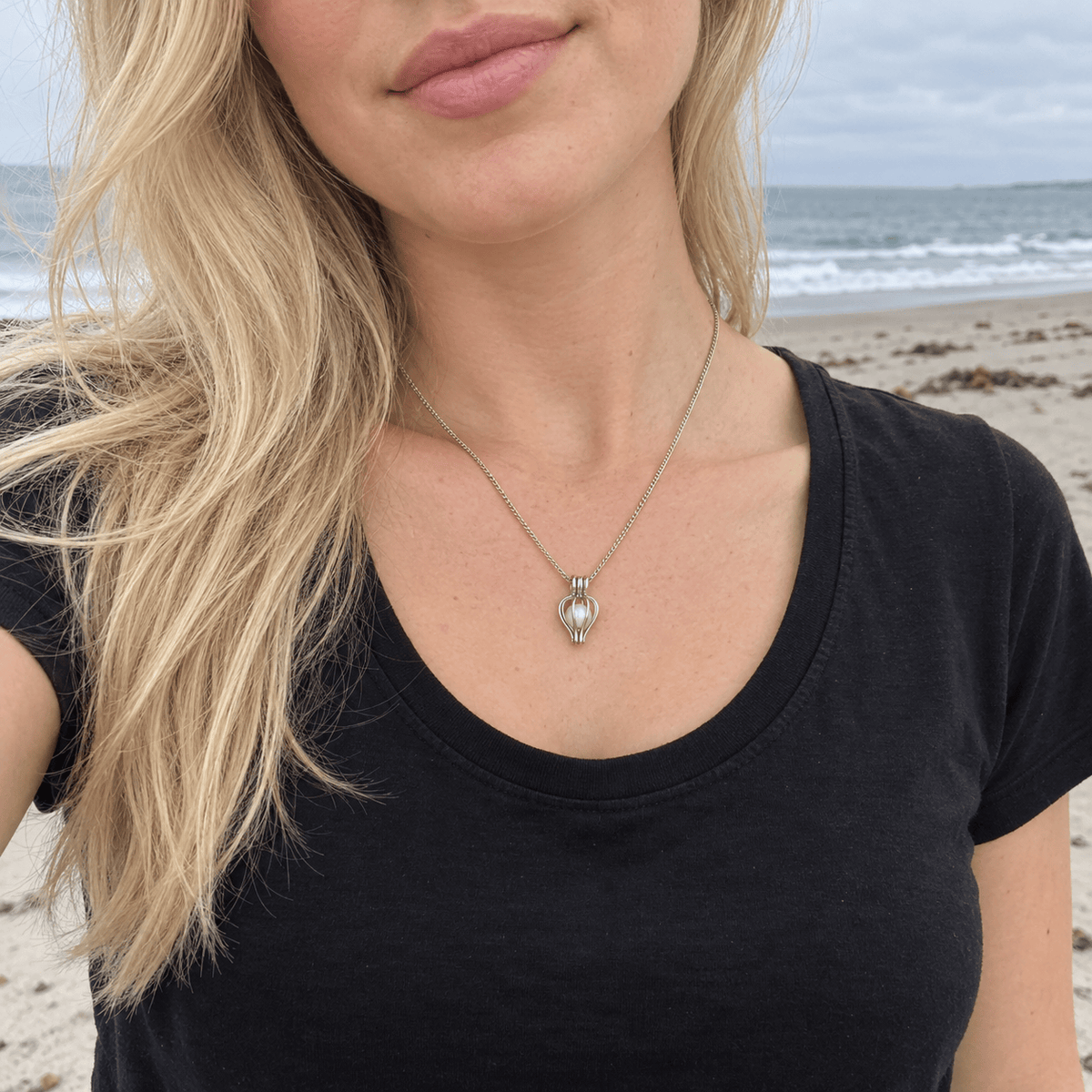 Sparkly Roses Oyster Pearl Necklace